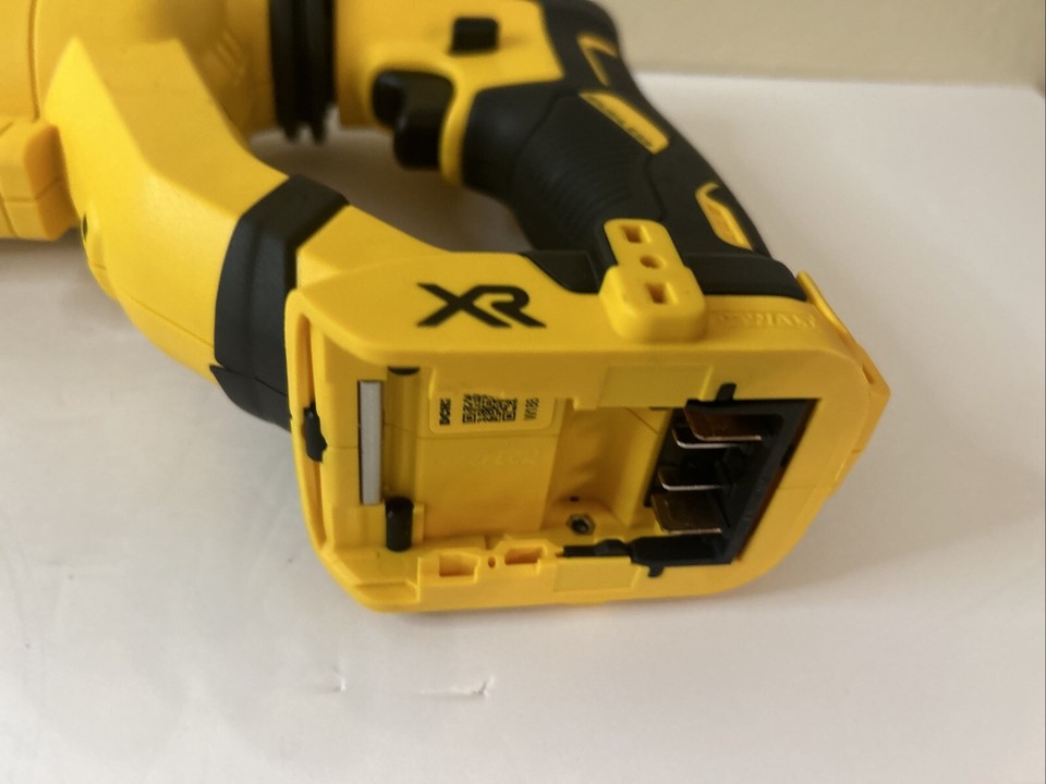 DEWALT DCH263B 20V MAX SDS Plus 11/8Inch Cordless Rotary Hammer TOOL