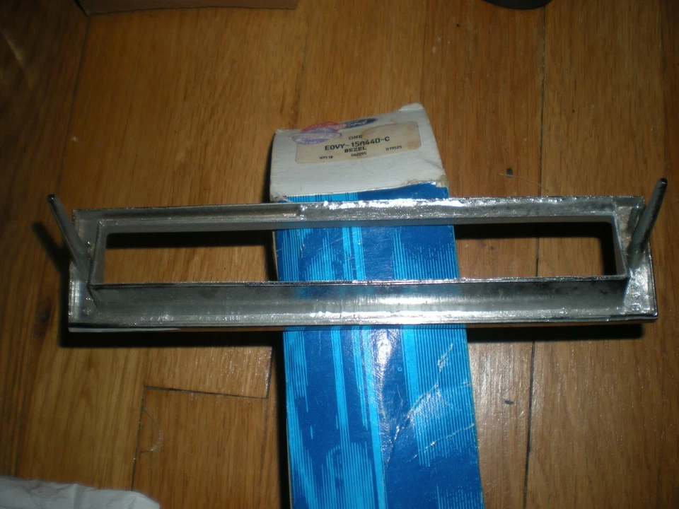 Nuevo de Lote Antiguo 1980 1981 Lincoln Town Car Marcador Lateral Bisel Derecha E0VY-15A440-C Foto 2 de 3