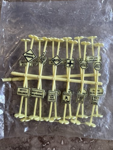 Vintage HO Scale Lot Signs Poles Bridge Trestles Sealed In Packages - Picture 4 of 15