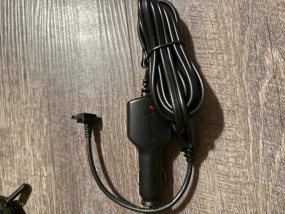 Garmin Nuvi 3590LM 5” LCD GPS Bundle Mount, Cables, Case, GPS - Image 4 of 4