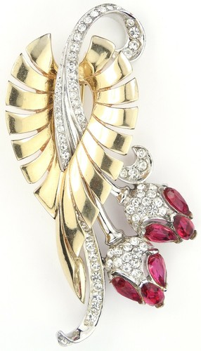 MB Boucher Gold and Pave Openwork Leaf Swirl with Double Ruby Flowers Pin - Bild 2 von 9