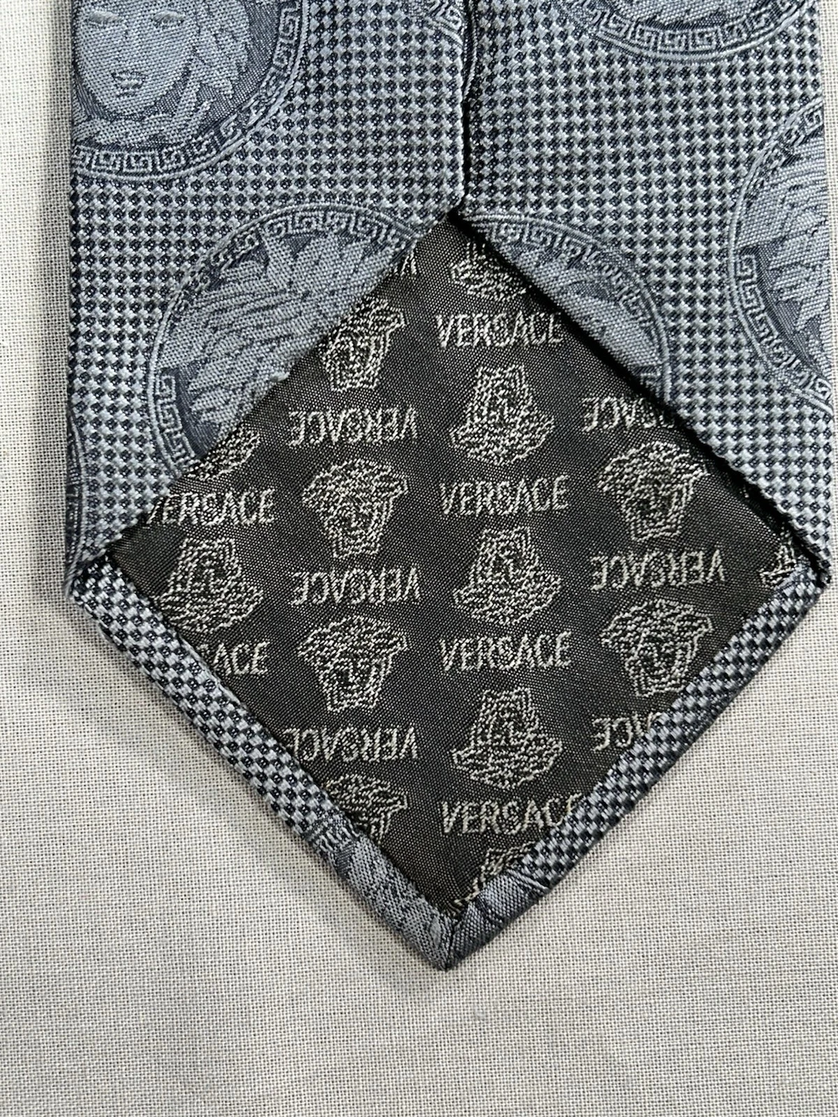Cravatta abito uomo Gianni Versace Medusa monogramma blu grigio