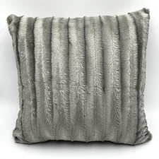 Madison Park Duke Home Decorative Pillow Faux Fur Grey 20" x  20" Pre-Owned