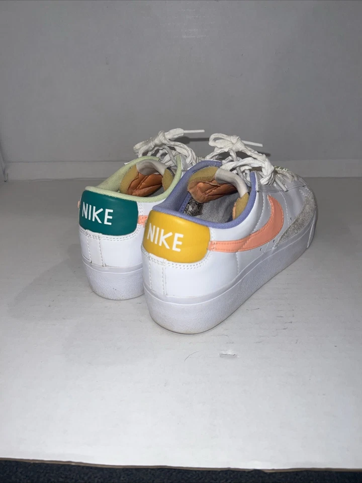 Nike Blazer Zapatillas de Plataforma Baja en el "Blanco/Crema Melocotón/Cardo Claro" Foto 2 de 4