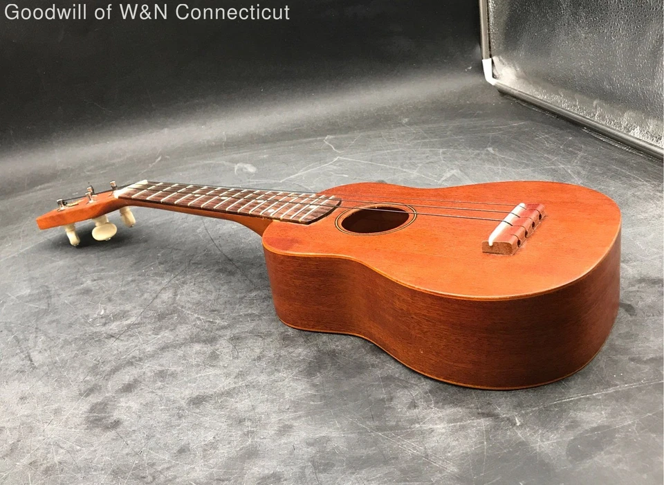 Rogue Ukulele - Image 3 of 4