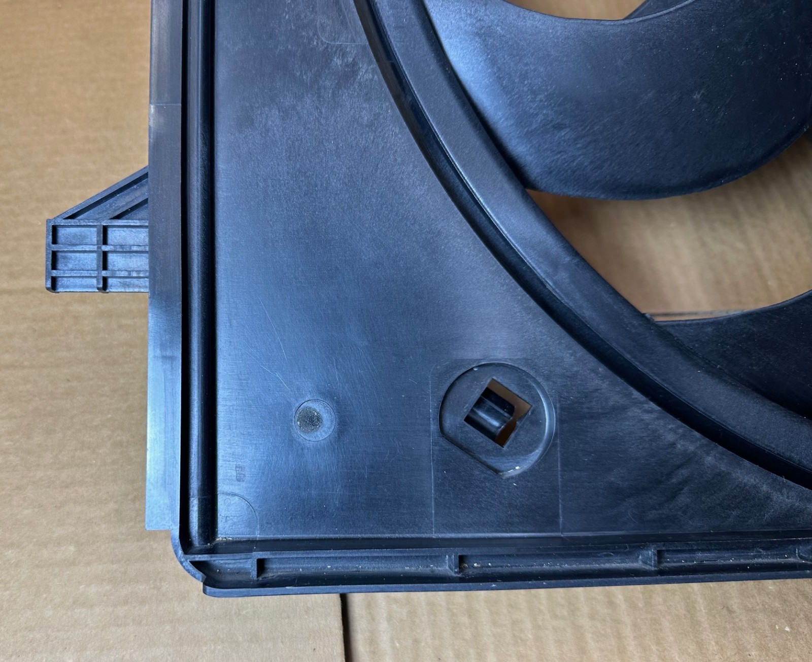 2014-2017 MASERATI GHIBLI QUATTROPORTE RADIATOR FAN SHROUD COOLING 16478747 OEM