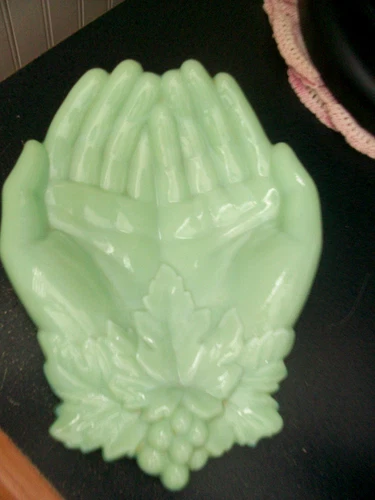 Vntg green jadeite milkglass Westmoreland hands grapes calling card candy dish