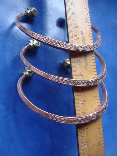 Niger Tuareg hand engraved COPPER open bracelet cuff with BRASS gold colour ends - Picture 11 of 11