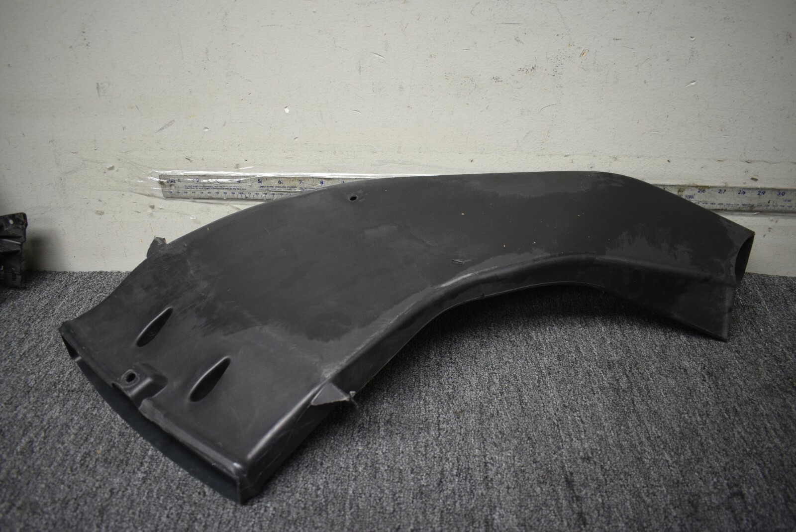 2013-2016 ASTON MARTIN DB9 RIGHT SIDE AIR DUCT FACTORY OEM