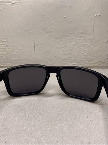 Oakley Holbrook XL OO9417-0559 Polarized Sunglasses Black Frame Grey Lens READ! - Picture 6 of 8