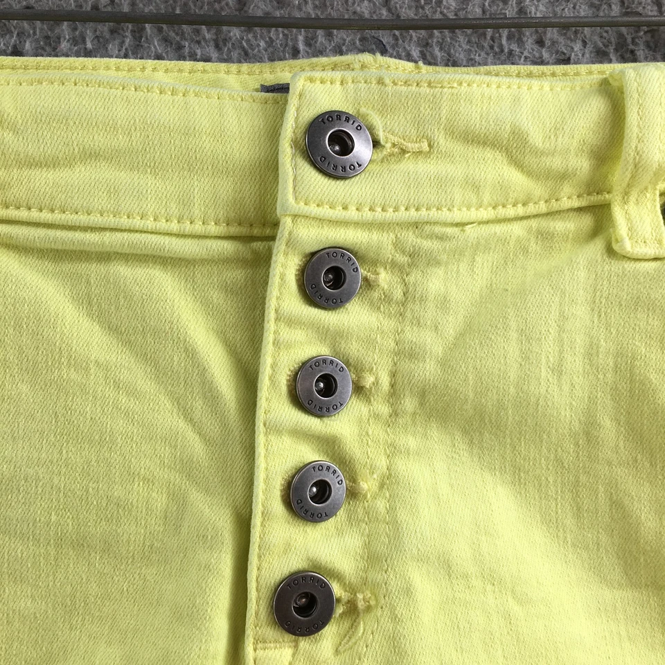 Pantalón Corto Torrid Corte Para Mujer 18 Amarillo Denim Mezcla Algodón Tiro Alto Botón Mosca Foto 4 de 4