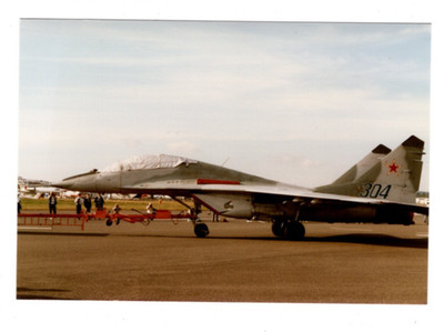 Mikoyan-Gurevich MiG-29UB 304 blau Flugzeug 15cm x 10cm Fuji Foto Luftfahrt