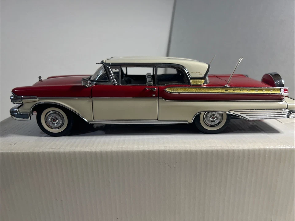Danbury Mint 1957 Mercury Turnpike Cruiser 1/24 Scale Model Car Diecast - Image 2 of 4