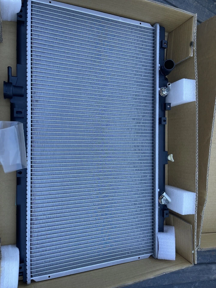 Radiador GPD Global Parts Distributors 1494C Nuevo en caja Foto 3 de 3