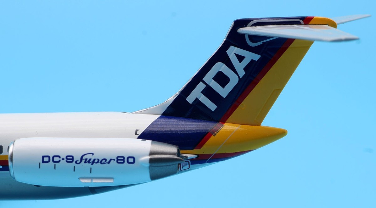 JC Wings 1:200 Toa Domestic Air MCDONNELL DOUGLAS MD-81 JC Wings 1:200 Toa Domestic Air MCDONNELL DOUGLAS MD-81