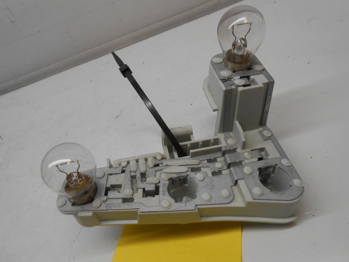 2006 BMW 330 Rear Left Side Bulb Socket Bulbs Aftermarket 27639014  