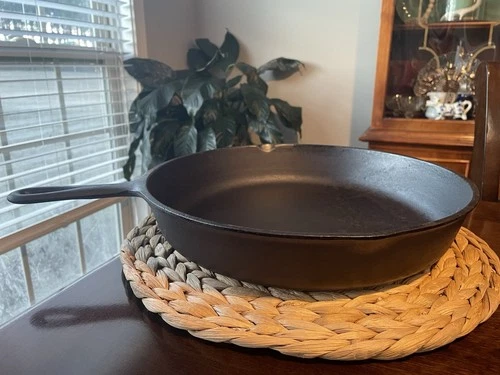 Vintage BSR Cast Iron Skillet #10-