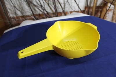 Tupperware #1523 Yellow 2qt Colander or Strainer - Made in U.S.A.