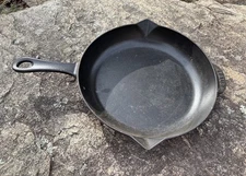 Staub Enameled Cast Iron Skillet Fry Pan 10" Made in France #26 2 Spouts 2” Deep