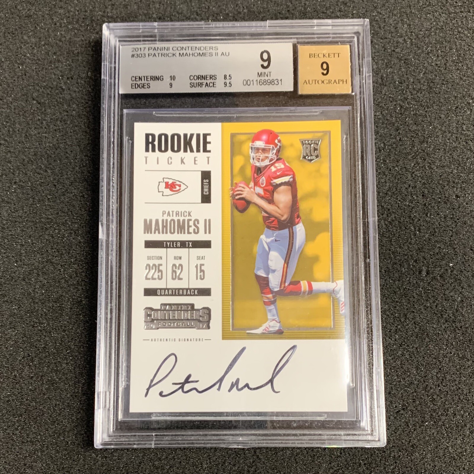 Patrick Mahomes Panini Black Friday Football #57 Autograph