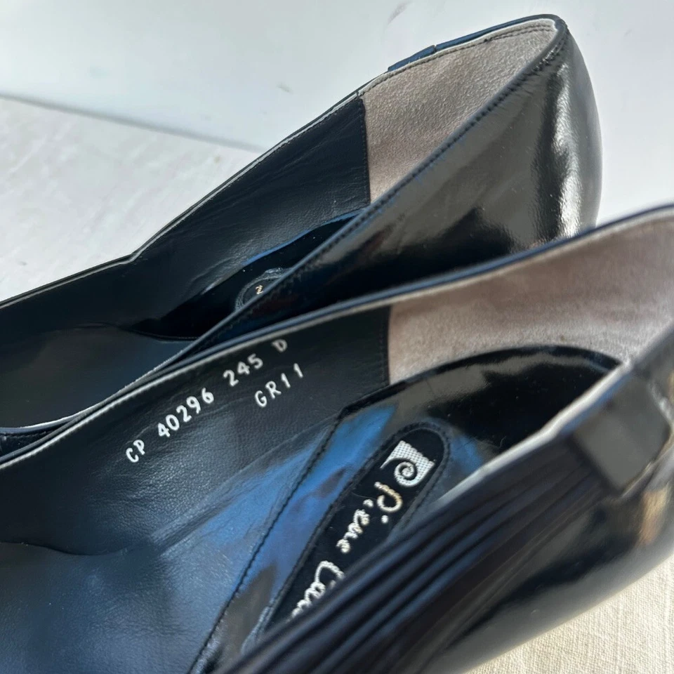 Zapatos de salón Pierre Cardin vintage de charol negro para fiesta carrera talla 6,5 Foto 2 de 4