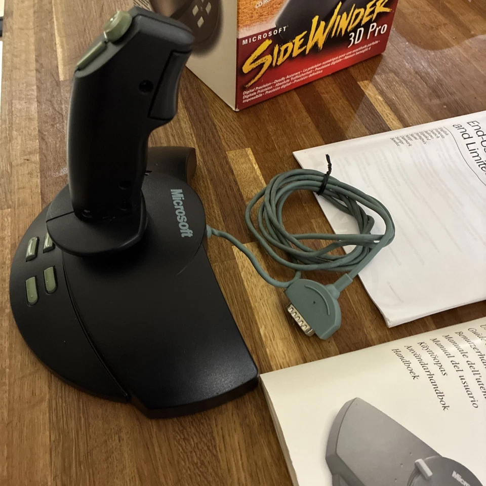 VINTAGE MICROSOFT SIDEWINDER 3D PRO PC GAMING JOYSTICK IN ORIGINAL BOX - Image 4 of 4