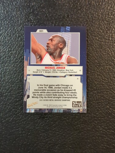 Skybox Metal Universe Champions 2022 - Michael Jordan #001 Spectrum Bulls Salón de la fama - Imagen 2 de 2