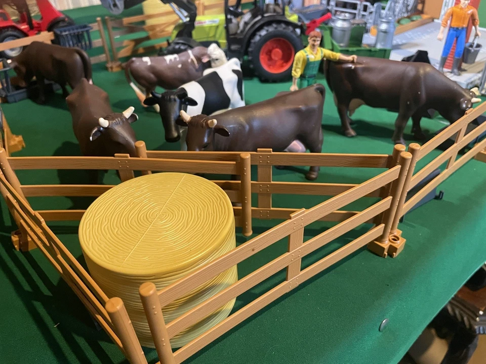 BRUDER DAIRY SHED with FEED LOT, CALF HUTCH, COWS , TRACTORS. - Image 3 of 4