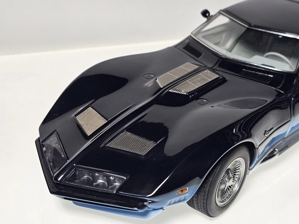 Autoart  Milenium 1:18  Chevrolet Corvette Manta Ray 1968 - Image 2 of 4