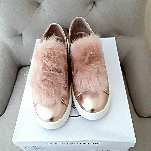 steve madden pom pom shoes