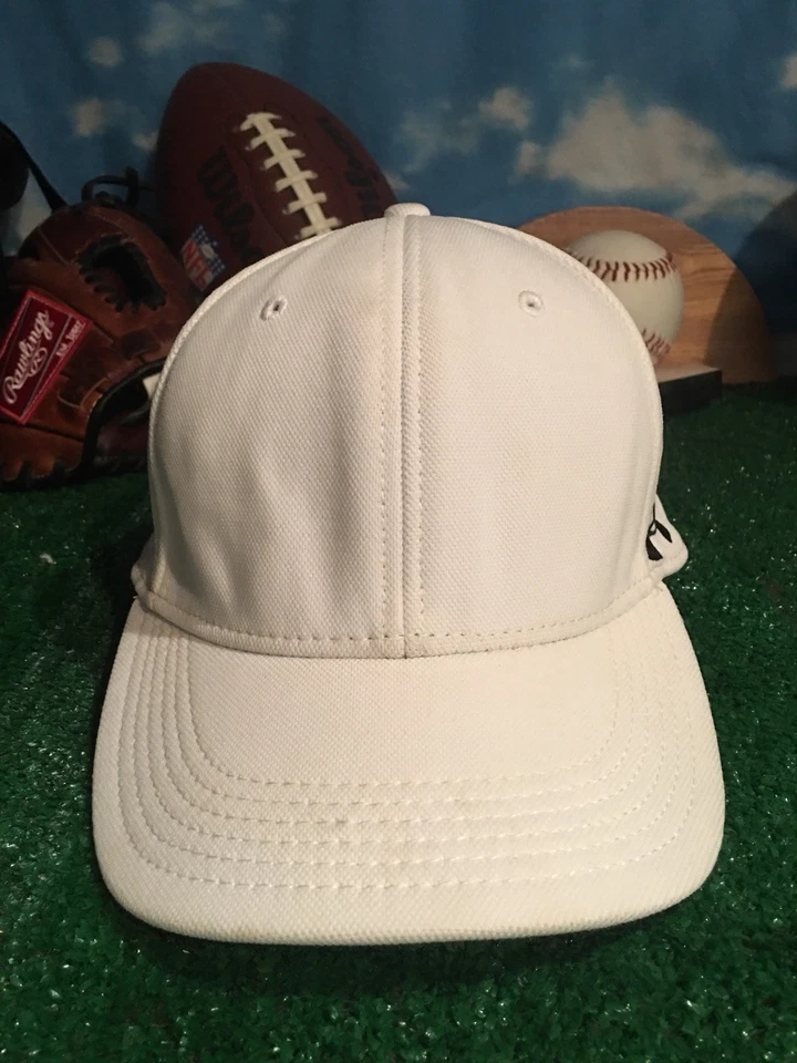 UA Under Armor Sombrero Blanco Flex Fit Sombrero Ajustable Grande a XL Etiqueta dice L h28 Foto 3 de 4