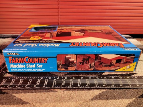 Ertl Farm Country Machine Shed Set 1/64 Plastic Replica Collectible - 第 3/6 張圖片