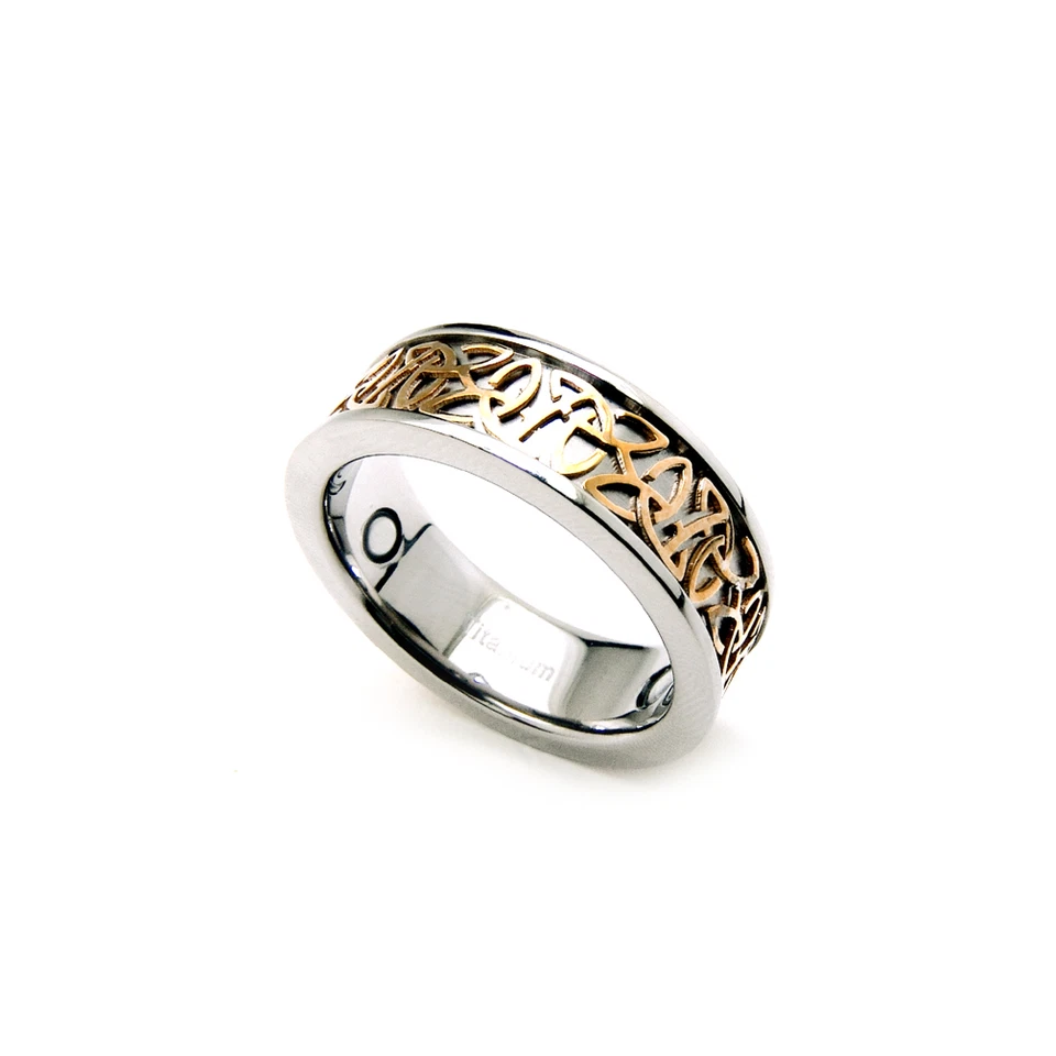 Anillo magnético de titanio nudo celta dorado de 8 mm Accents Kingdom para hombre Foto 2 de 3
