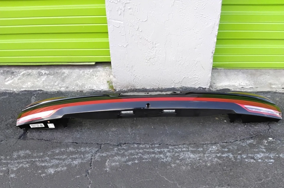 2021-2025 Chrysler Pacifica OEM-LED Rear Center Tailgate Light Type w/Camera - Image 4 of 4