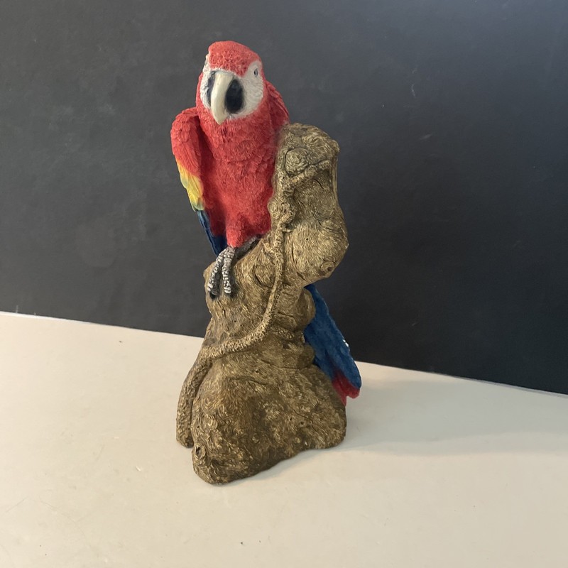Classic Animal Scarlet Macaw Parrot Bird on Tree Stump Figure Sculpture Statue