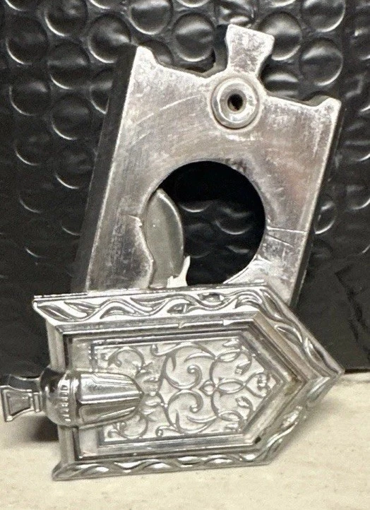 Chevrolet Monte Carlo 1978 1979 1980 emblema de cubierta de bloqueo de maletero OEM Foto 4 de 4