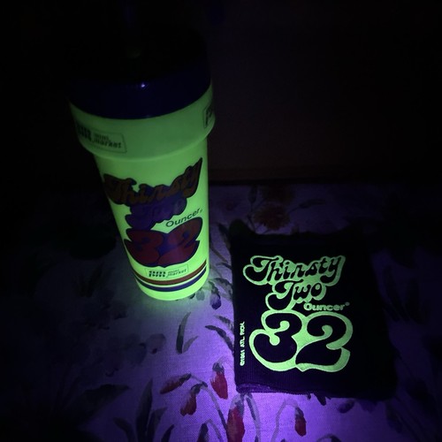 VTG 80 am pm Mini Mart Thirsty Two 32oz Neon Soda Cup Water Bottle Cozy GLOWS!!!