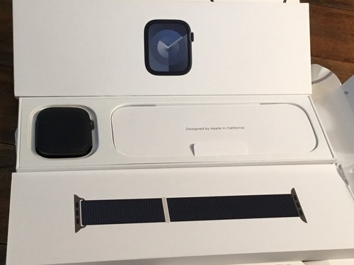Apple Watch Series 9 45mm Aluminum Case with Sport Loop - Midnight A2980 - Zdjęcie 5 z 9