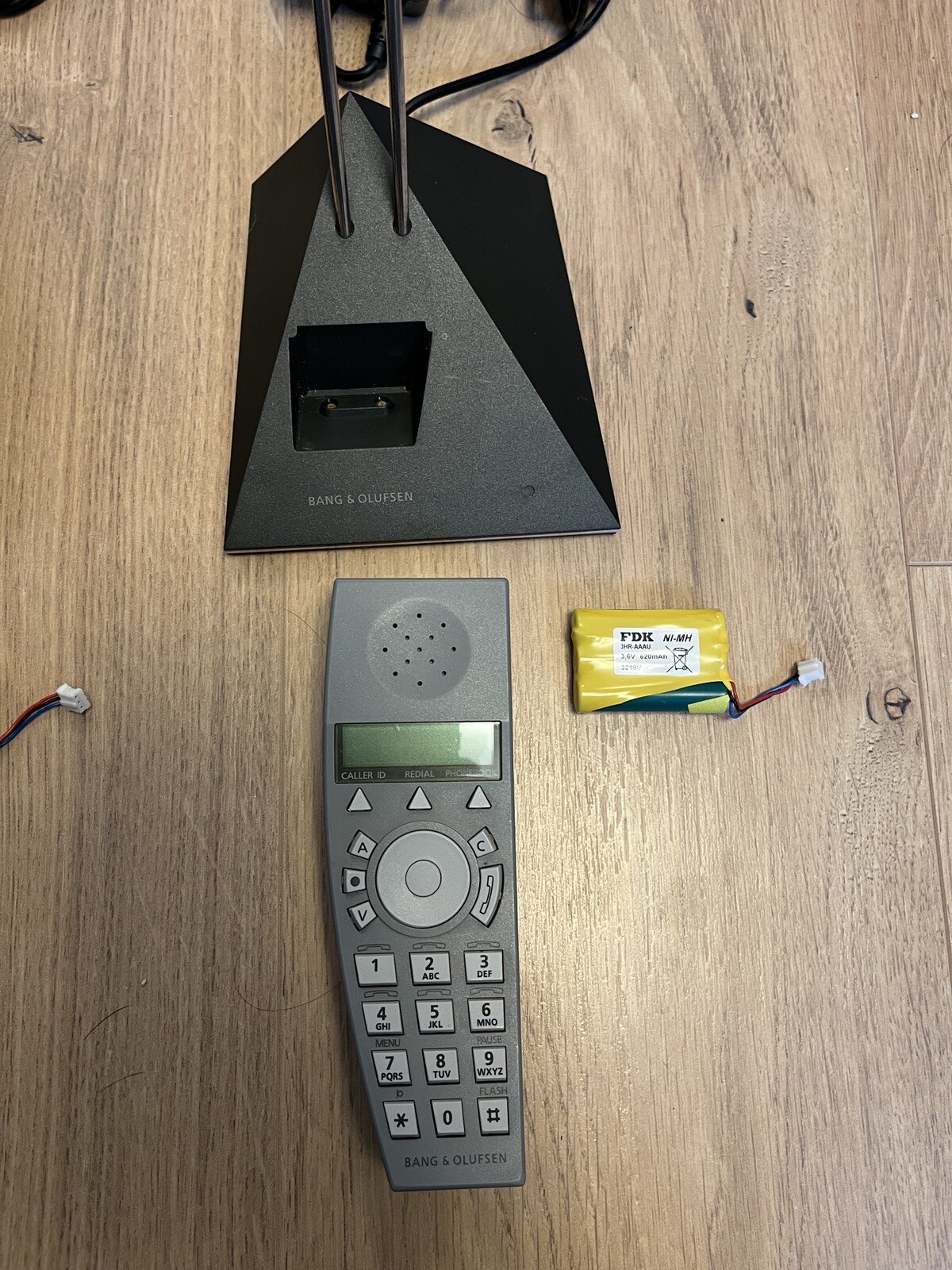 Bang & Olufsen BeoCom 6000 2.4 GHz Single Line Cordless Phone for 