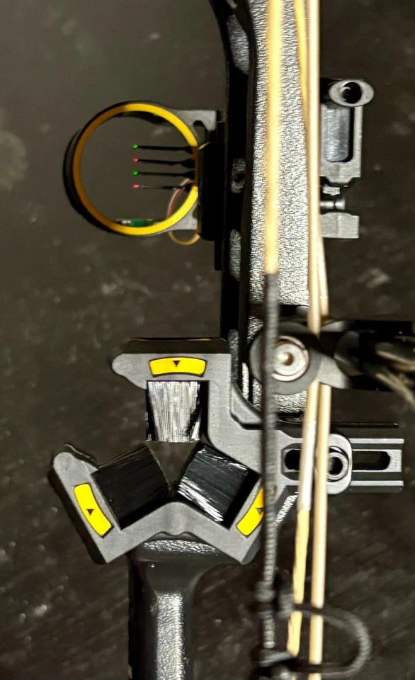 Bear Archery Whitetail INT RTH Right Hand 55 to 70 Pounds Black Bottomland New - Image 3 of 4