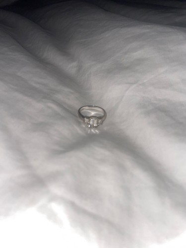 Emerald cut trinity diamond ring, great condition, size m - Picture 7 of 14