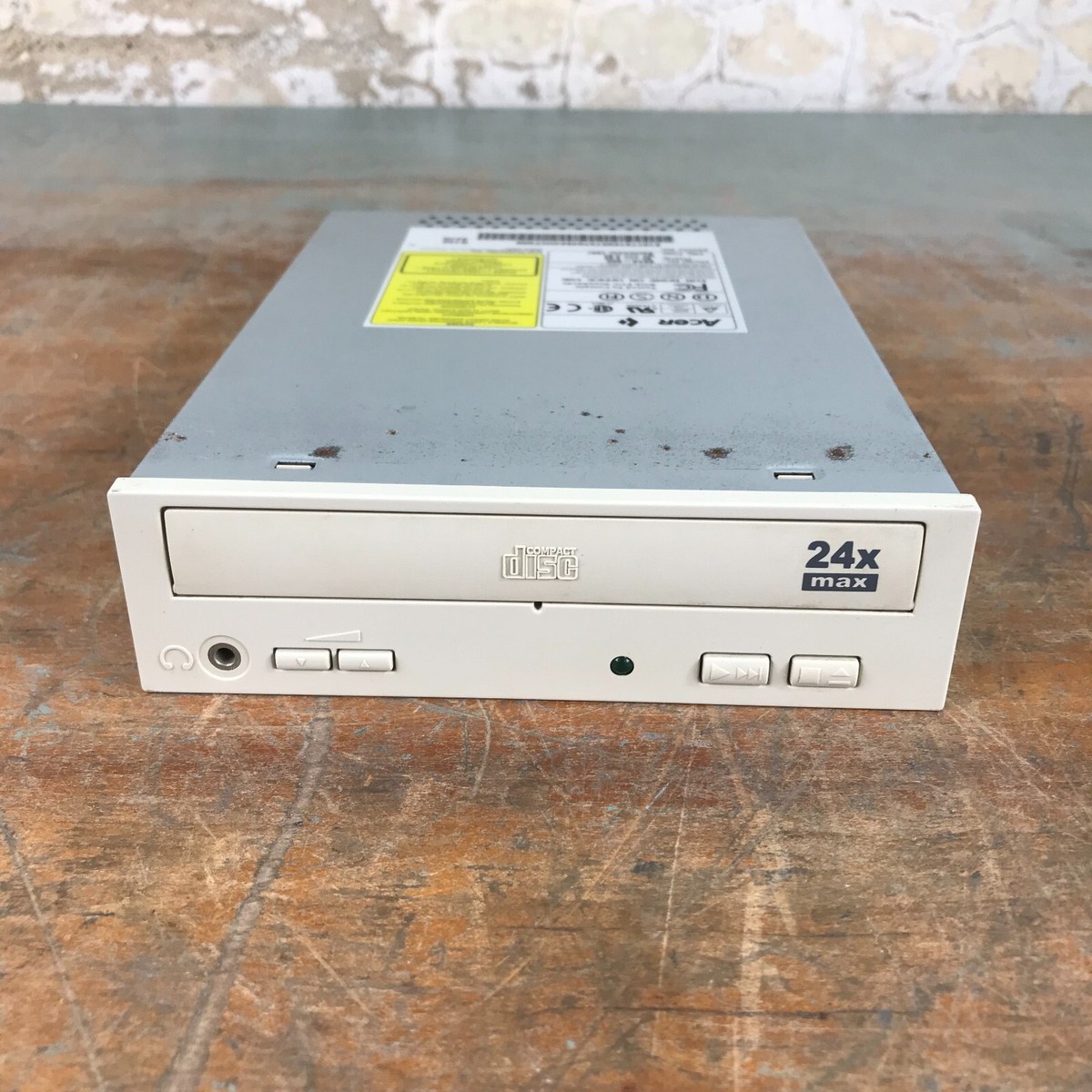 Acer 624A-202 24x IDE Internal CD-R CD-ROM Drive Beige Bezel