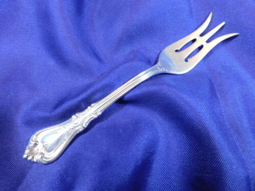 UNKNOWN MAKER & PATTERN STERLING SILVER LEMON FORK - EXCELLENT CONDITION - Picture 1 of 7