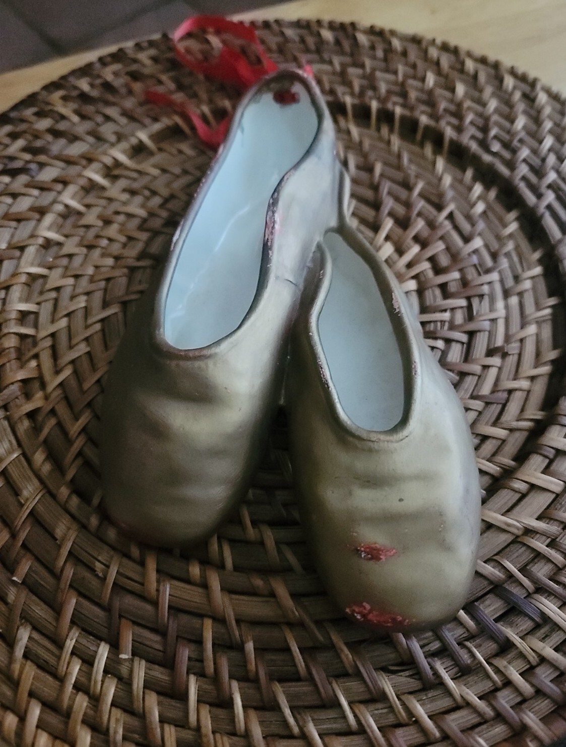 PANTOFOLA D’ORO "Pantofole da balletto in ceramica vintage contrassegnate sul lato inferiore ""United Ceramics"""