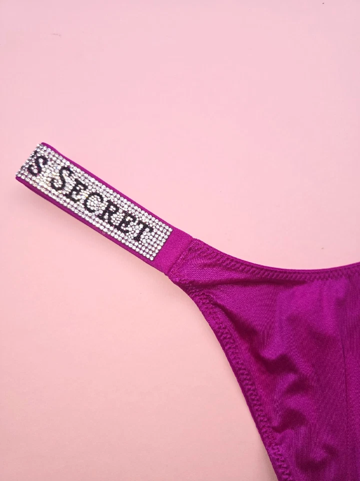 Tanga Victoria's Secret Muy Sexy Logo Satén Brillo Correa Panty Berry XS S M L XL Foto 3 de 4