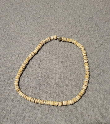 Vintage 1970s  Hawaiian Puka Shell Necklace choker 16''