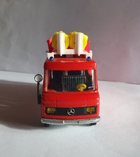 Siku V339 Wasserrettungsfahrzeug (Mercedes 406) mit rotem Reproboot