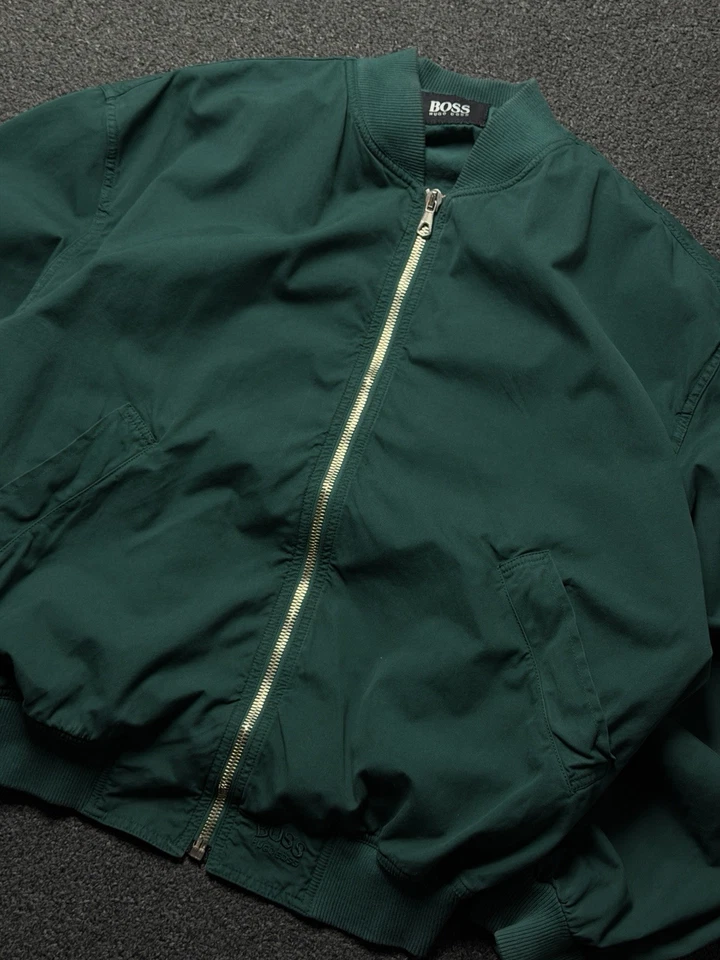 Chaqueta Bomber Hugo Boss Verde Minimalista Streetwear Estilo Vintage Foto 2 de 4