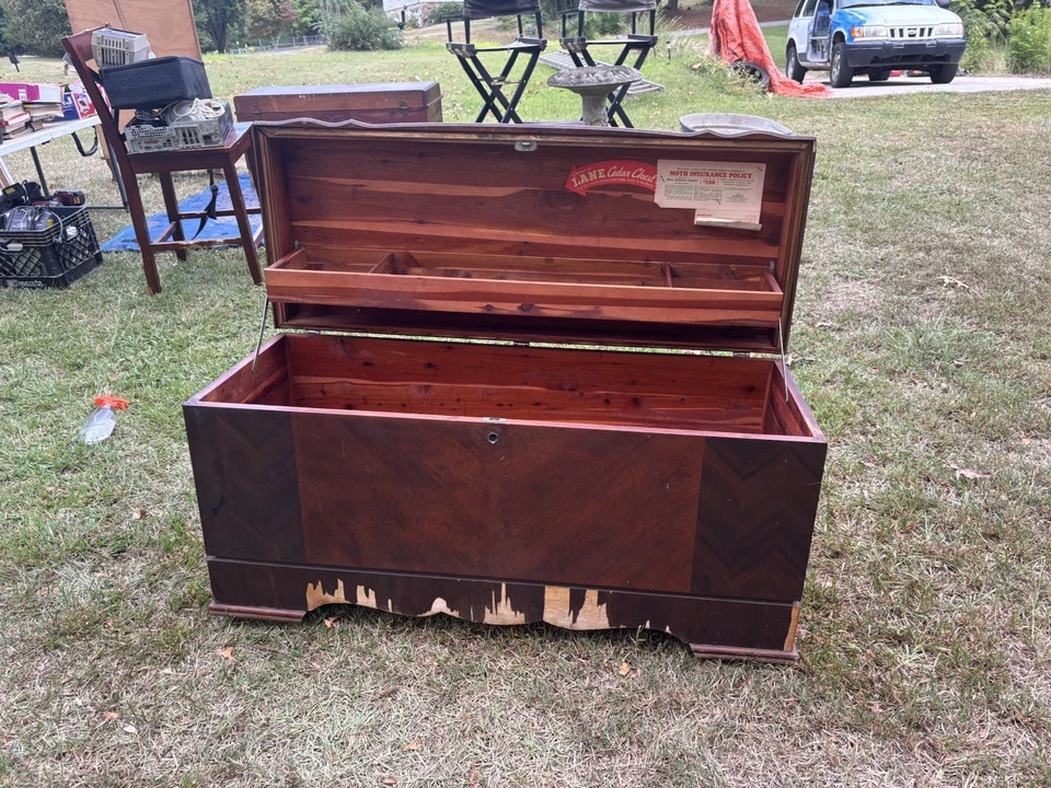 1941 Stunning Lane Art Deco Lane Cedar Trunk / Blanket Chest Waterfall Storage. - Image 3 of 4