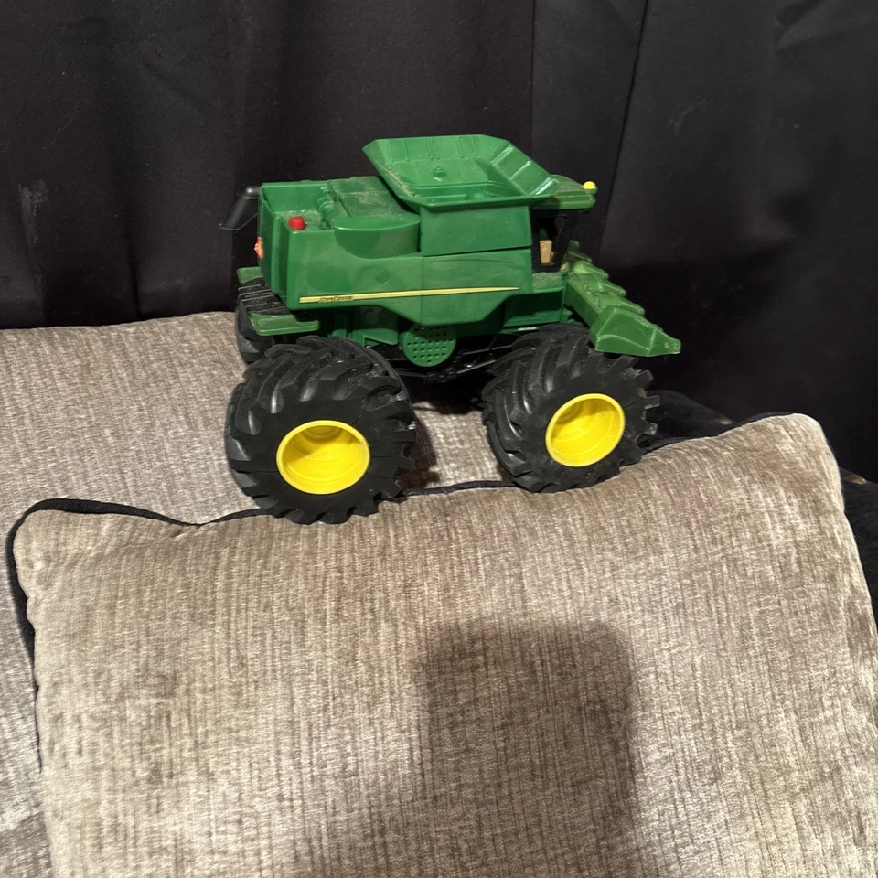 ERTL John Deere Toy Combine Harvester Plastic Big Foot - Image 4 of 4